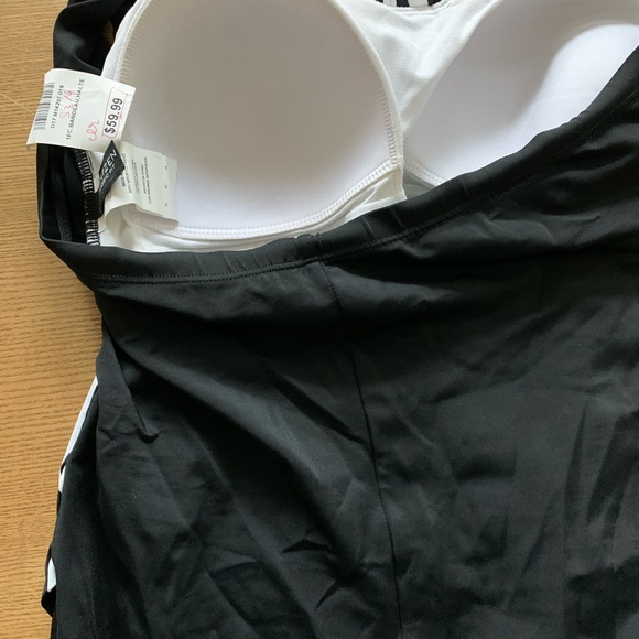 Bathing suit - Picture 2 of 4